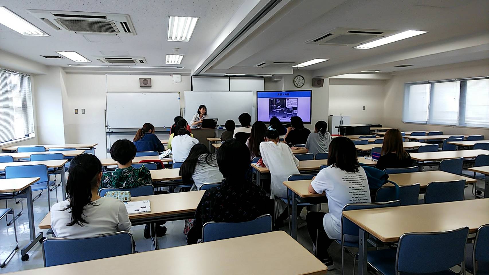山田果 授業 新宿.jpg