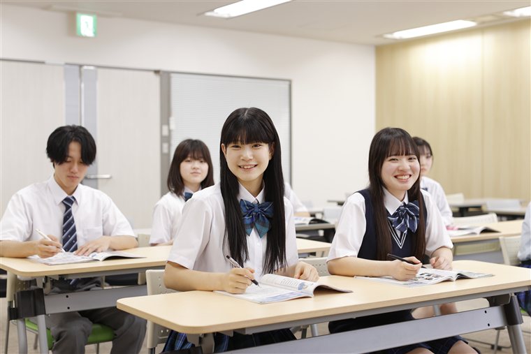 授業を受ける生徒たち
