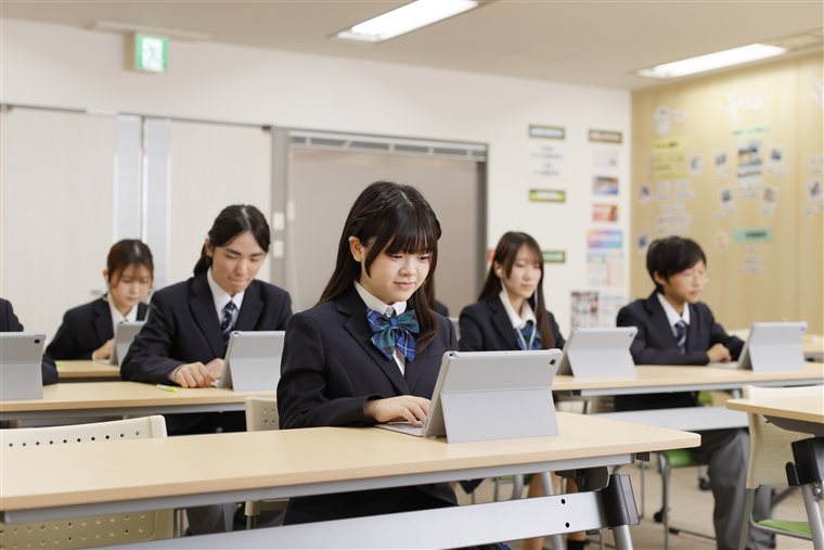 学習センターで学ぶ生徒たち