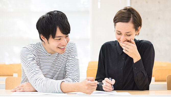 外国人講師とのマンツーマンオンライン英会話で、確実に「聞く力」「話す力」を伸ばす。