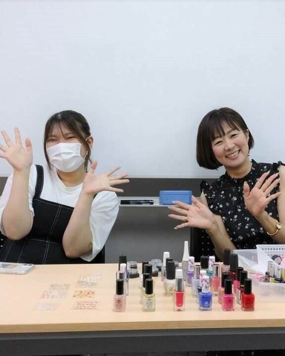 Mさん(左)