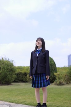 制服姿の生徒