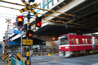 全国の踏切待ちの時間をお金に換算すると、いくらになるでしょう？？👀✨