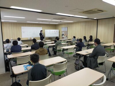 【秋葉原】　新学期が始まって３日が経ちました。