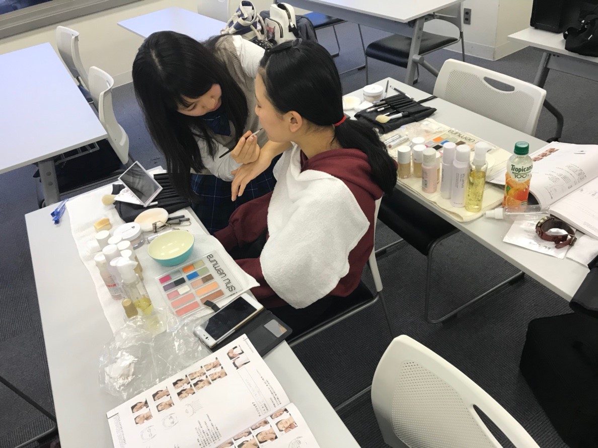 福岡 メイクの授業を覗いてきました 福岡 専門分野 校 通信制高校のヒューマンキャンパス高校