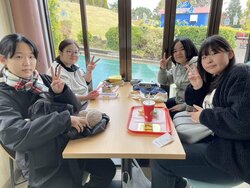 line_oa_chat_241202_124415_group_2.jpg