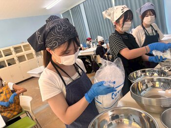 家庭科作業中.jpg