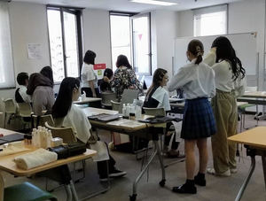 【浜松】メイク・美容コースの授業風景！