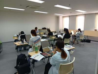 【浜松】メイク検定に向けての自主練の様子