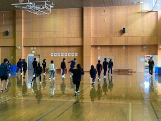 【鹿児島　通信制高校】体育のスクーリング授業で、ストレッチ！
