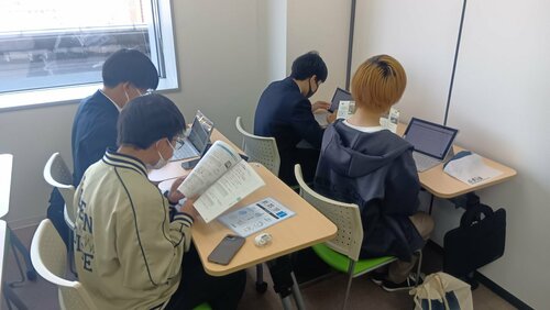 【北九州】自習室で学習を✨締め切りまであと......