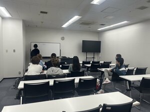 【神戸三宮】SNS部🌠真剣に会議中の在校生😶