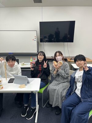 【神戸三宮】先生も一緒に♪にぎやかなランチタイム😊
