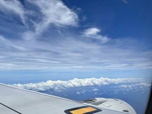 飛行機からの空.jpg