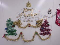 【京都】クリスマスに向けて！廊下も飾りつけ☆