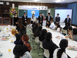 【名護本校】入学を祝う会の様子