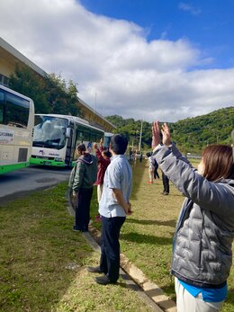 【名護本校】本校職員のお見送り