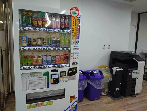 【名古屋駅前】学校の中には自動販売機を完備！！✨