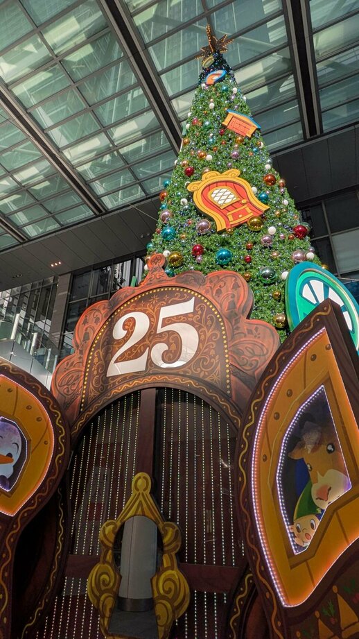 【名古屋駅前】名古屋駅前学習センターから徒歩3分の場所に今年も特大クリスマスツリーがお目見え🎄💛💚💗