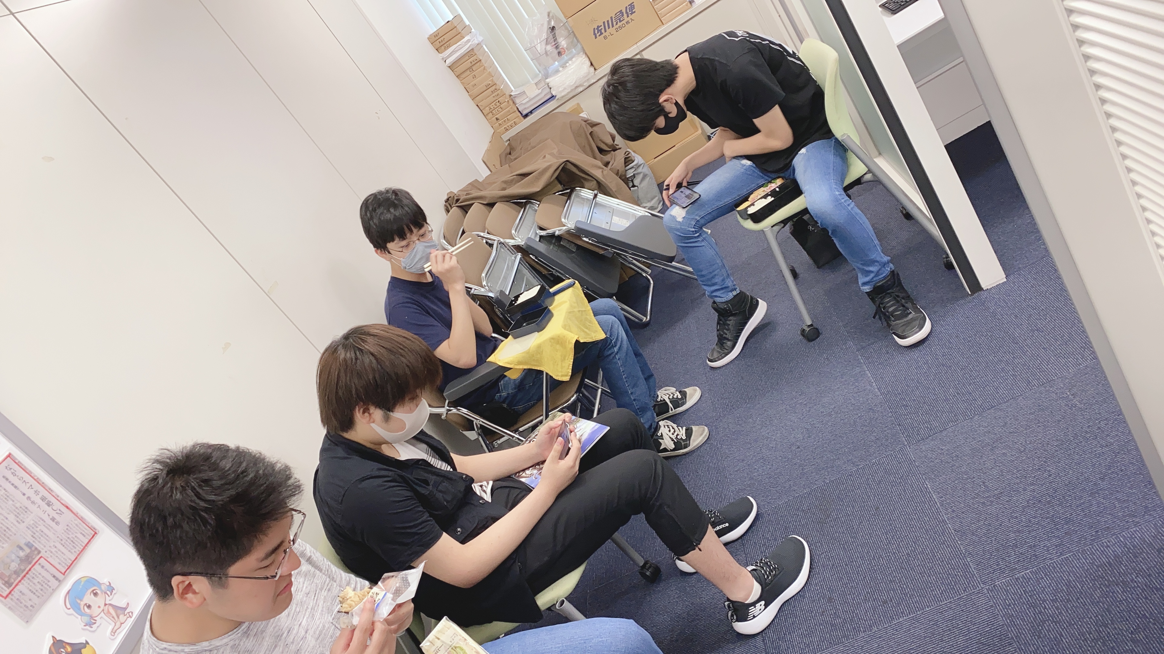 https://www.hchs.ed.jp/campus/nagoya/images/%E3%82%B2%E3%83%BC%E3%83%A0%E3%82%A2%E3%83%8B%E3%83%A1%E3%80%80%E3%83%A9%E3%83%B3%E3%83%81%E3%82%BF%E3%82%A4%E3%83%A0%E3%80%804%E4%BA%BA.jpeg