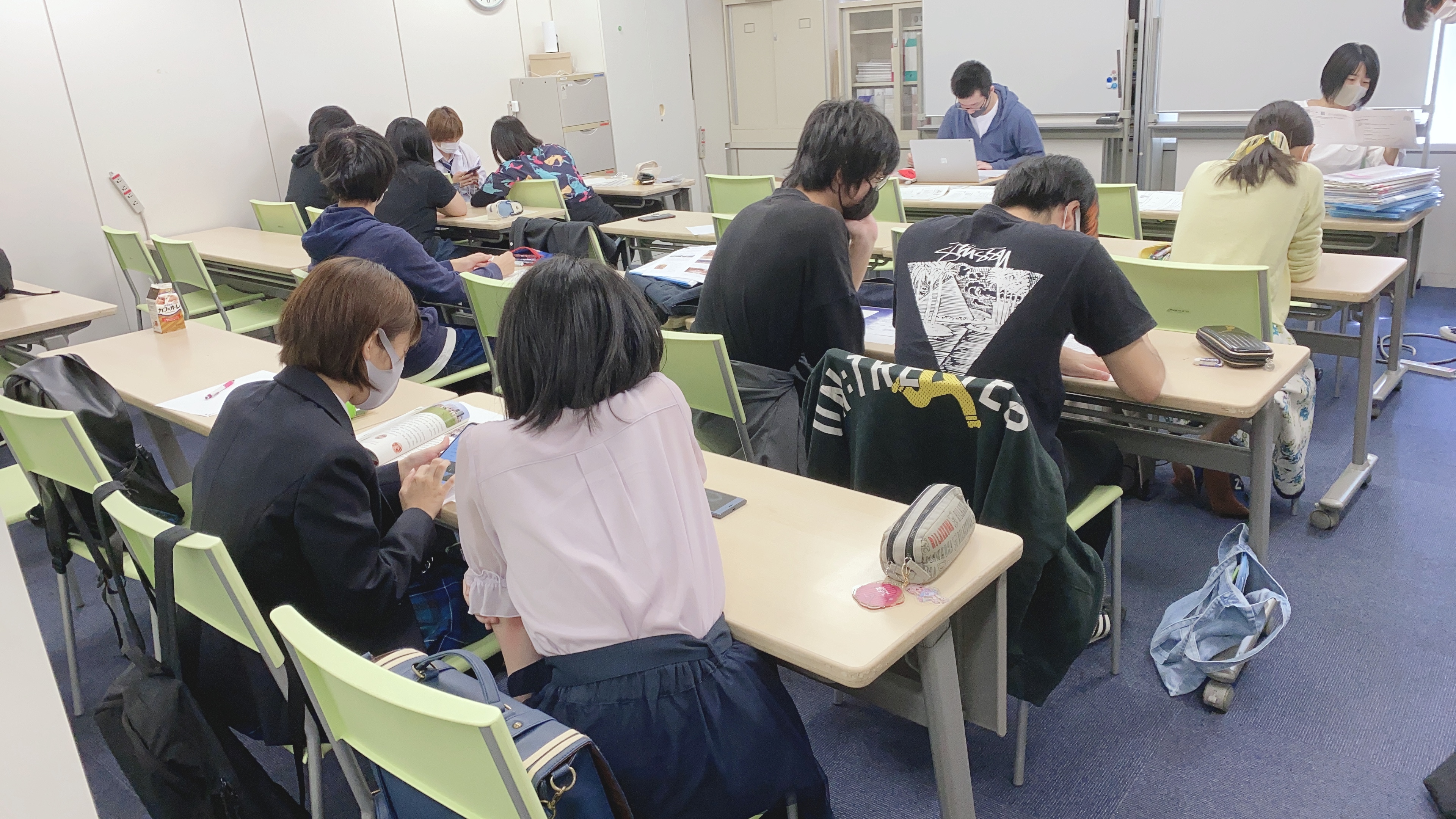 https://www.hchs.ed.jp/campus/nagoya/images/%E7%A7%91%E7%9B%AE%E3%82%BC%E3%83%9F%E3%80%80%E3%83%9E%E3%83%B3%E3%82%AC.jpeg