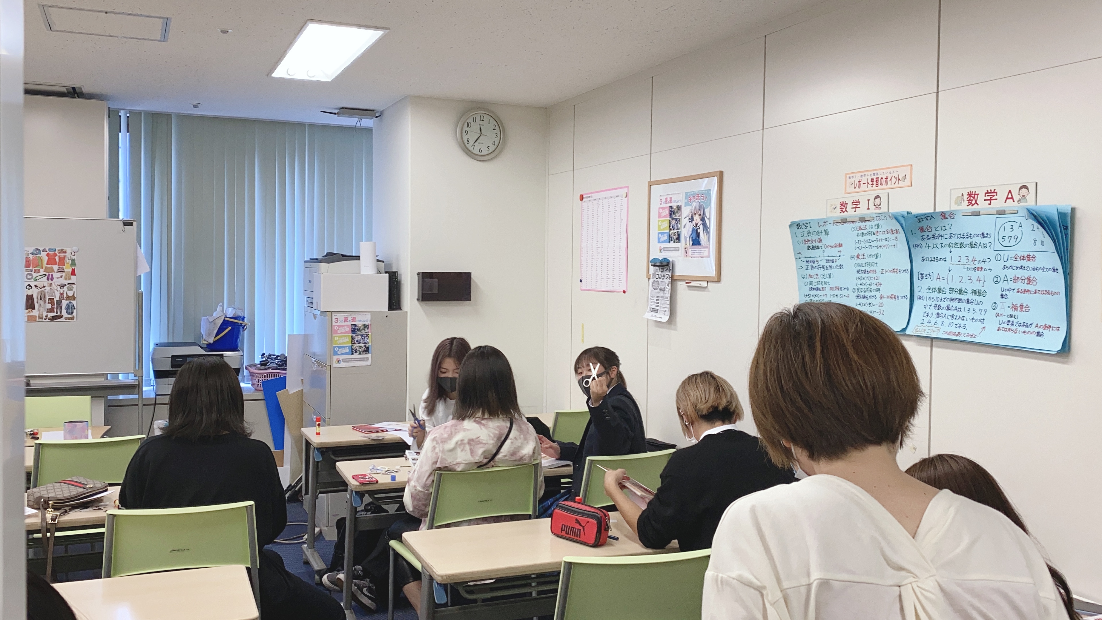 https://www.hchs.ed.jp/campus/nagoya/images/.%E3%83%A1%E3%82%A4%E3%82%AF%E3%82%A2%E3%83%83%E3%83%97%E5%9F%BA%E7%A4%8E%E3%80%80%E4%BD%9C%E6%A5%AD%E4%B8%ADjpeg.jpeg