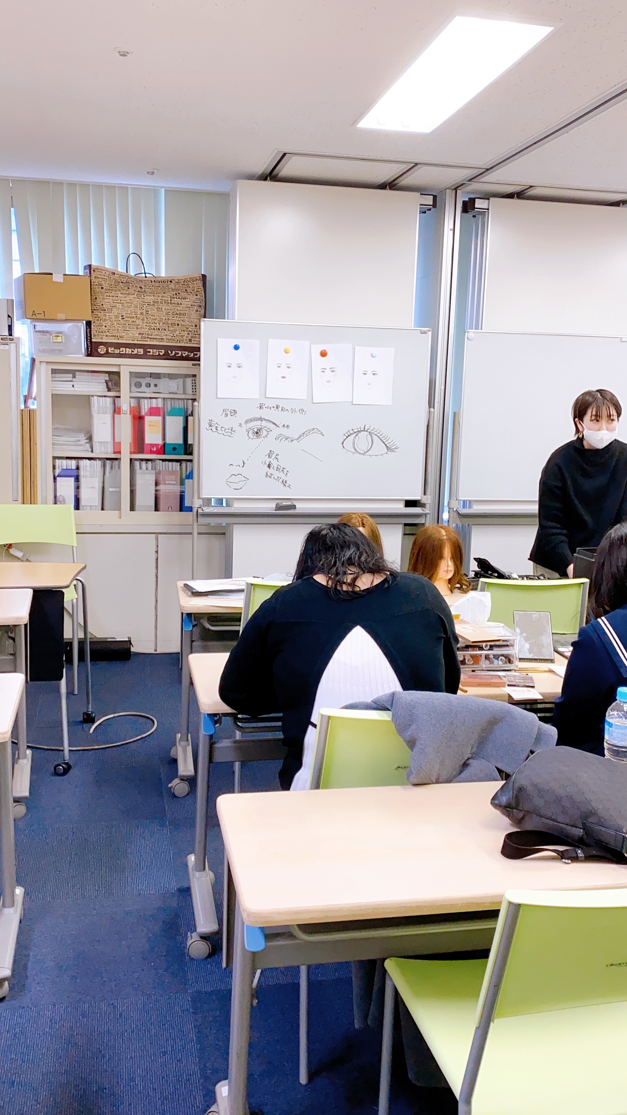 https://www.hchs.ed.jp/campus/nagoya/images/0223%E3%80%80%E3%83%A1%E3%82%A4%E3%82%AF%E3%80%80%E6%9D%BF%E6%9B%B8.jpeg