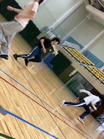 【悲報】スポーツレクの代償。現役高校生、筋肉痛で詰む。