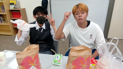 【なんば】楽しそうなランチタイム🍔