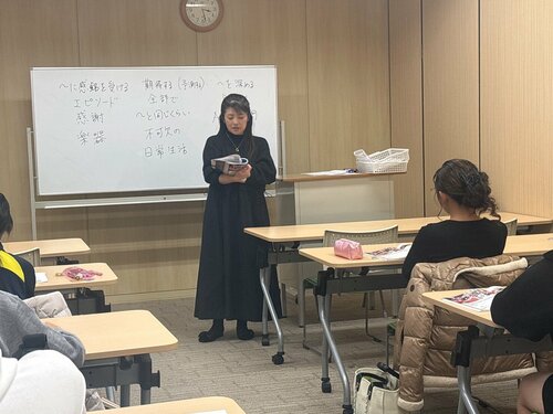 【なんば】英語の授業で沖縄の音楽？？🌺