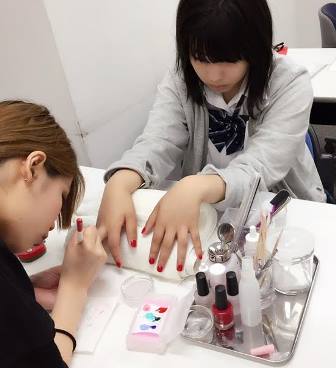 ネイルカレッジ先輩のハンドモデルをしました 通信制高校のヒューマンキャンパス高校 ヒューマンキャンパスのぞみ高校