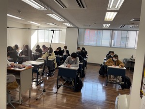 【新宿】単位認定試験の補講中の様子♪