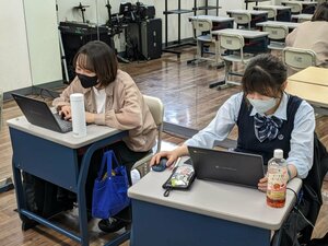 【新宿】2年生が放課後自主的にレポートやってました✨