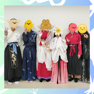 演技体験で衣装試着.png