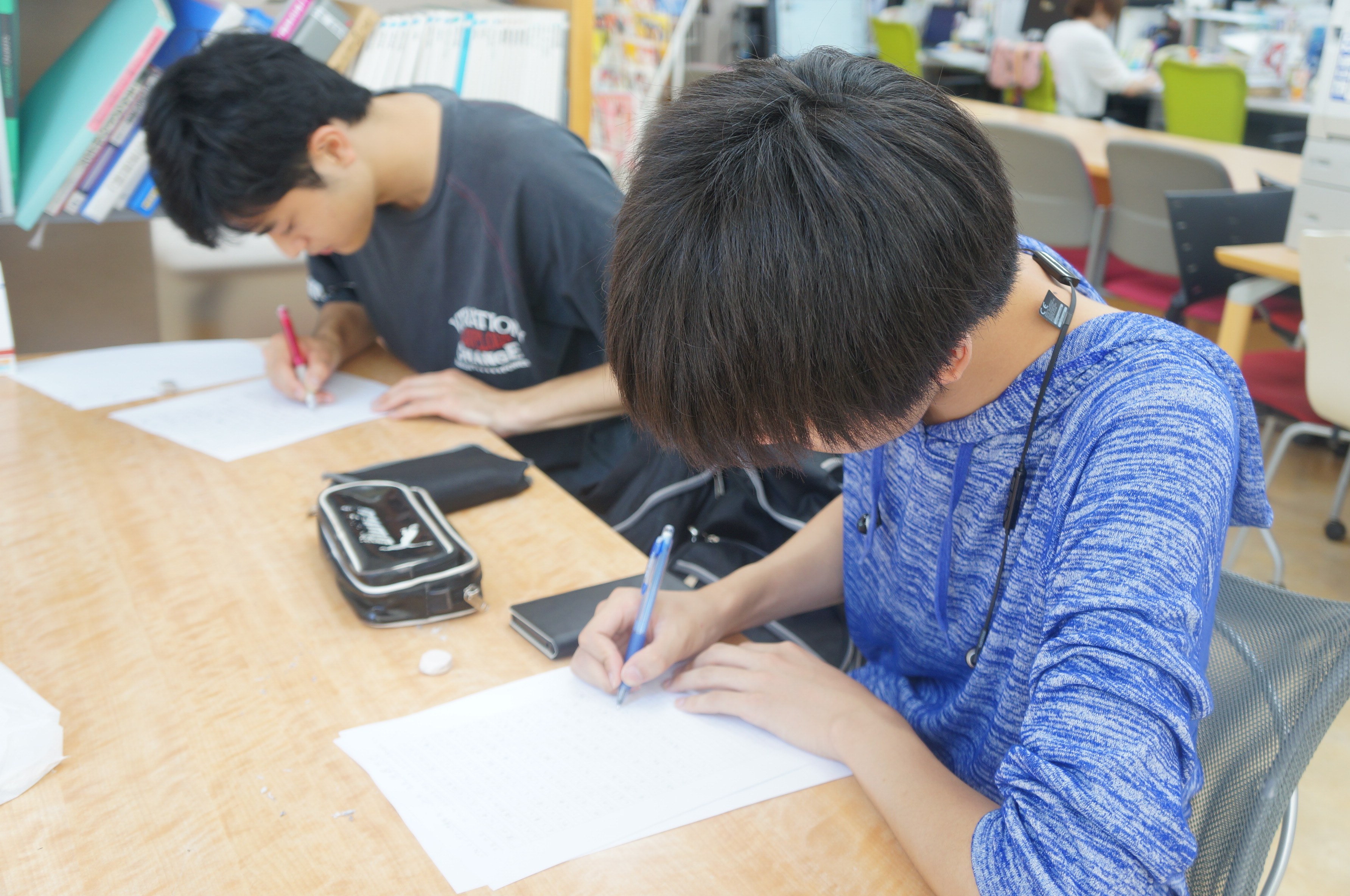 【横浜】レポート提出の様子