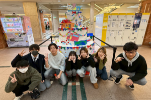 【大阪・難波】OCAT開業30周年を高校生がアートで祝福！高さ2m超の「巨大バースデーケーキ」モニュメントを制作・展示