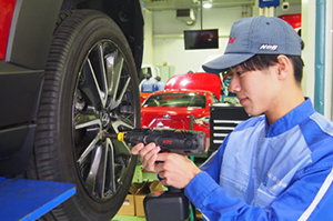 高校生の車好き集まれ！「自動車専攻」新規開講！実践的な学びで未来の自動車のプロをめざそう！